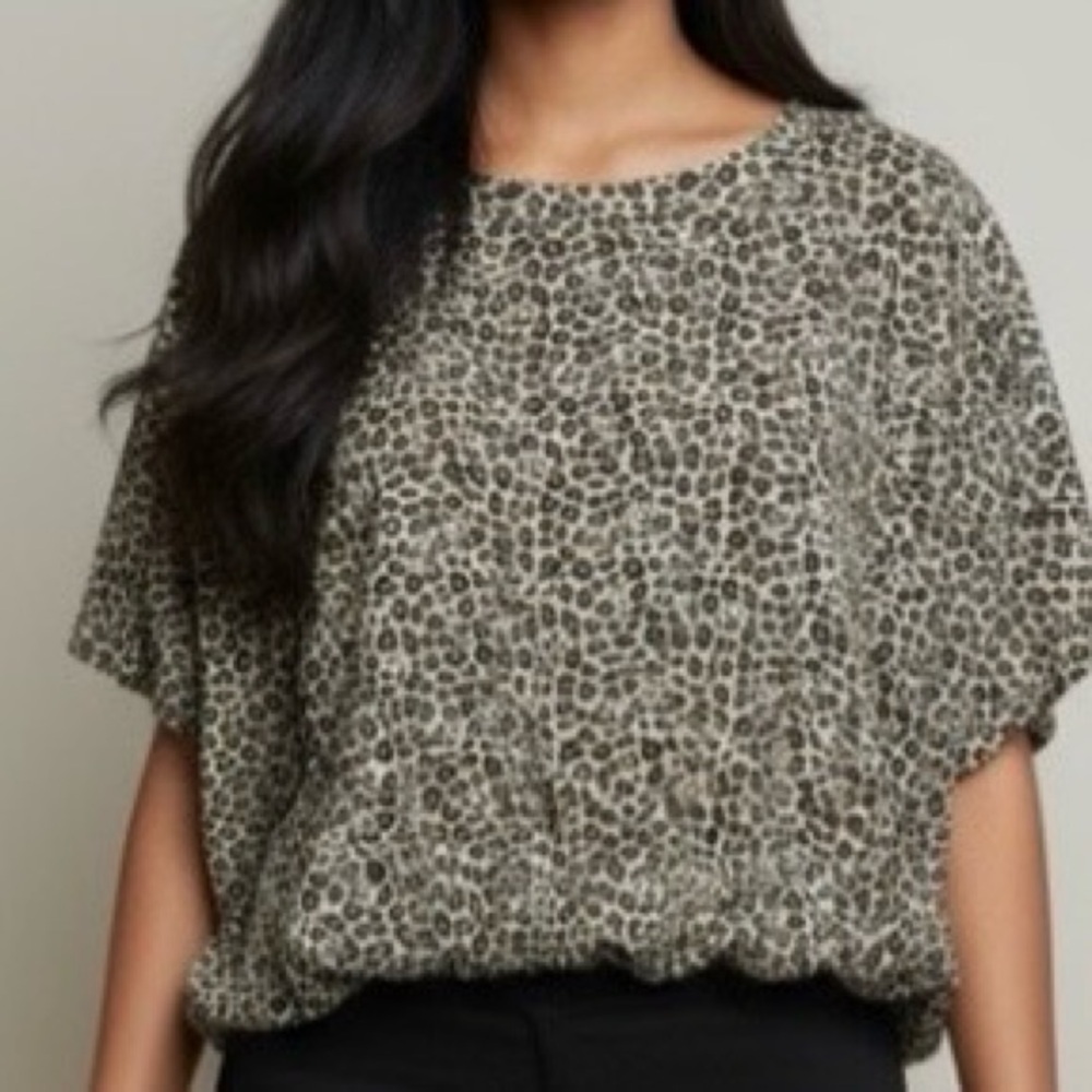 The GREII ladies, leopard print crewneck flowy sleeves, medium NWT - Picture 2 of 14